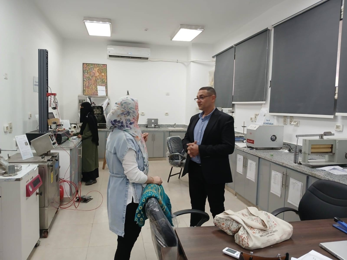 تفقد الأستاذ الدكتور أسامة ندا – عميد كلية الفنون التطبيقية، سير العملية التعليمية داخل الكلية،