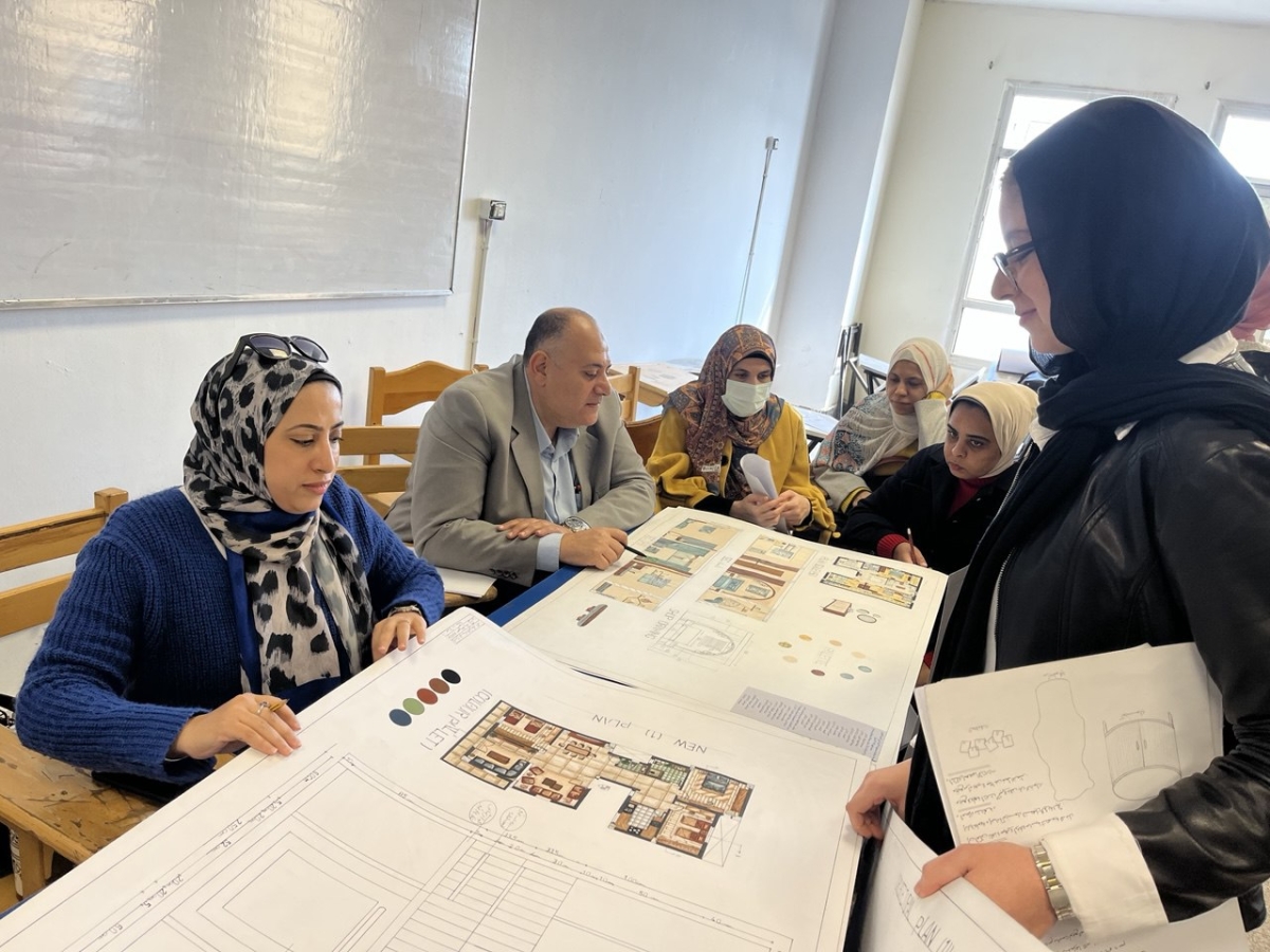 فعاليات تقييم مقرر تصميم منشآت سكنيه(١) الفرقة الاولى بقسم التصميم الداخلي والاثاث اليوم الخميس الموافق 18\12\2025