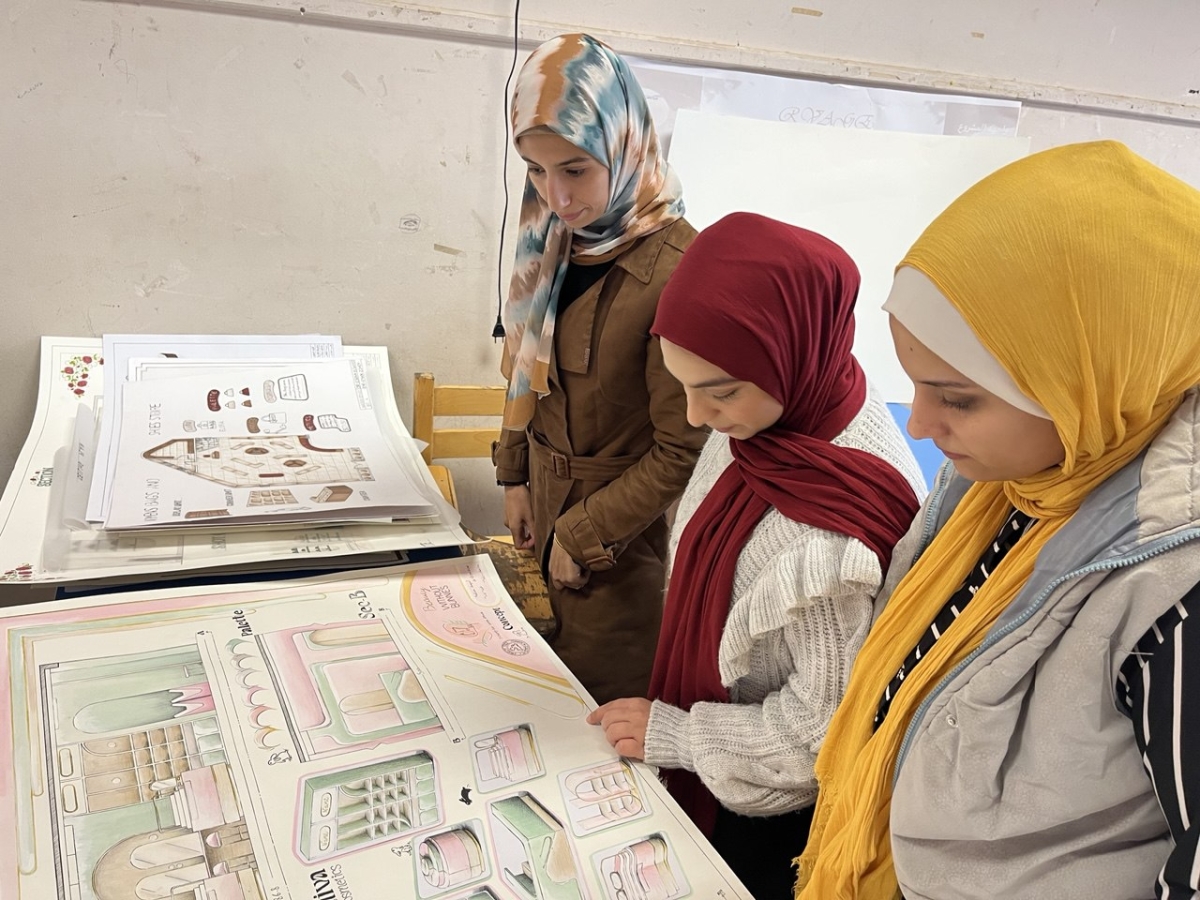 فعاليات تقييم مقرر تصميم منشآت تجاريه(١) الفرقة الثانيه بقسم التصميم الداخلي والاثاث اليوم الخميس الموافق 18\12\2025