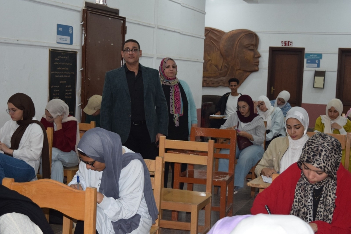 سير اختبارات الميدتيرم للفصل الدراسي الأول للعام الجامعي 2025/2026.