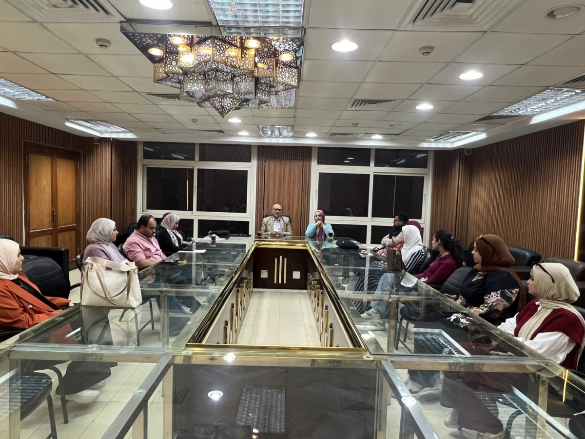 برعاية الأستاذ الدكتور/ أسامة ندا عميد كلية الفنون التطبيقية  أُقيمت بكلية الفنون التطبيقية اليوم الأربعاء الموافق 26/11/2025 ورشة عمل توعوية حول مشروعات تطوير التعليم