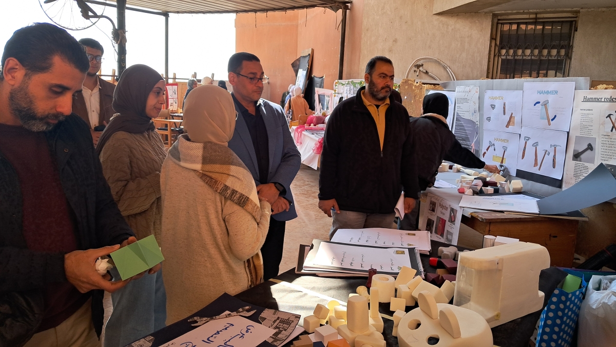 فعاليات تقييم مقرر تصميم النماذج ١ للفرقة الاولي قسم التصميم الصناعي للفصل الدراسي الاول  العام الجامعي ٢٠٢٥-٢٠٢٦