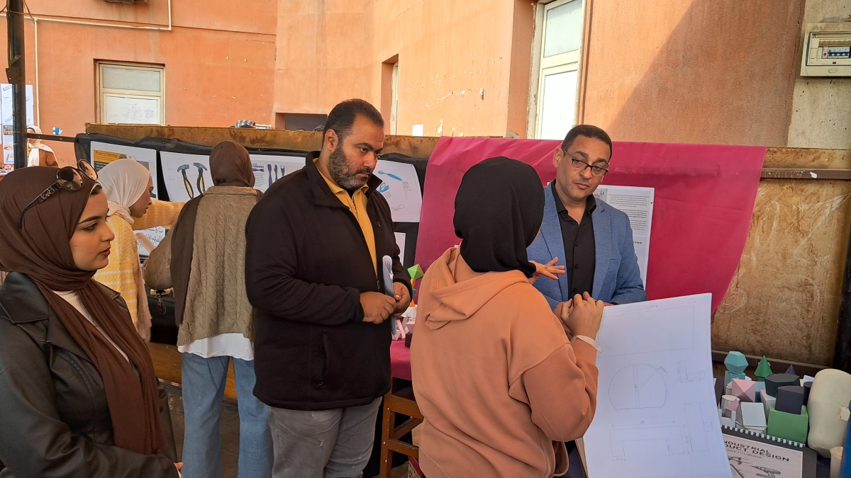 فعاليات تقييم مقرر تصميم أساسيات التصميم الصناعي   للفرقة الاولي قسم التصميم الصناعي للفصل الدراسي الاول  العام الجامعي ٢٠٢٥-٢٠٢٦